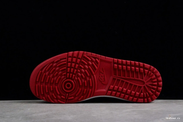 Chicago  Jordan Golf 1 Retro Low   DD9315-600 0410